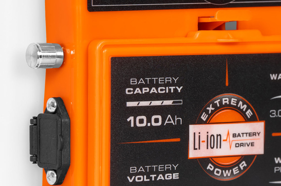 Ёмкий аккумулятор и зарядное устройство в комплекте